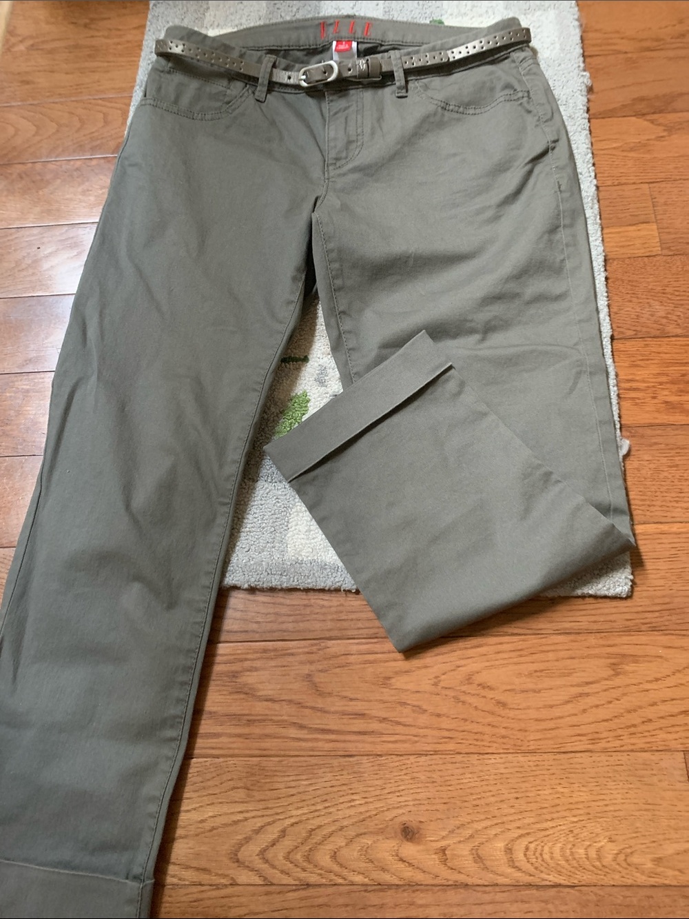 Women’s Olive Capris with Belt